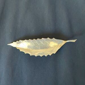 Vintage Silver Tone Leaf Sweater Scarf Pin. 5 inches long.